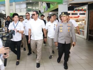 Kapolda Kepri Dampingi Kepala BNN RI Tinjau Pengamanan Pelabuhan Internasional Batam