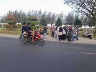 IKBB Natuna Berbagi Takjil, Warga Diajak Peduli di Bulan Ramadan