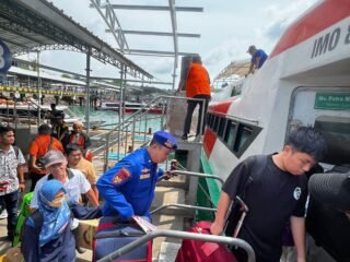 POLDA KEPRI INTENSIFKAN KRYD DI PELABUHAN TELAGA PUNGGUR SAAT ARUS BALIK LIBUR NASIONAL, SITUASI AMAN DAN KONDUSIF