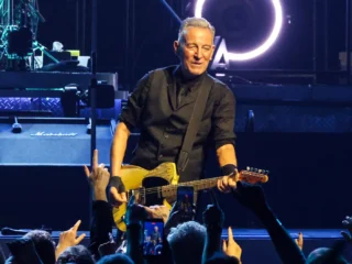 Ditengah kesibukan mengeBOM Iran, TRUMP juga “ngajak” ribut pemusik legendaris Bruce Springsteen