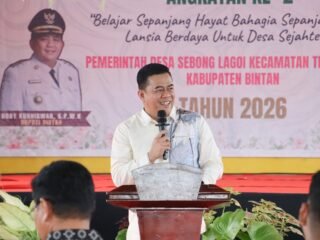 Sekda Bintan Mewisuda 34 Atok Nenek Dari Sekolah Lansia Kasih Ibu Desa Sebong Lagoi
