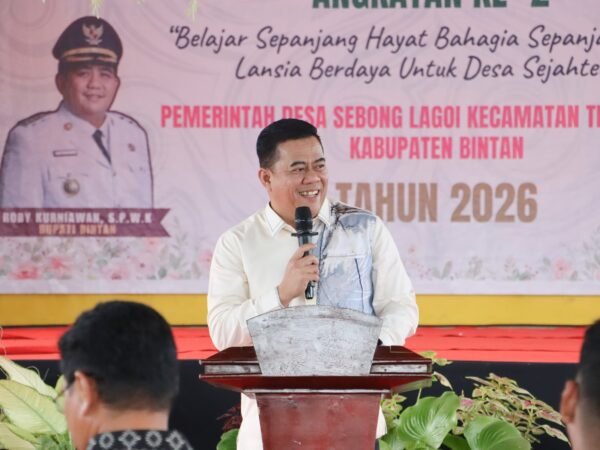 Sekda Bintan Mewisuda 34 Atok Nenek Dari Sekolah Lansia Kasih Ibu Desa Sebong Lagoi
