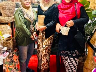 Ketua IWAPI Batam Hadiri Fashion Show di Mega Mall, Dukung Ekonomi Kreatif